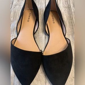 Women's black suede torrid shoes flat size 10 W